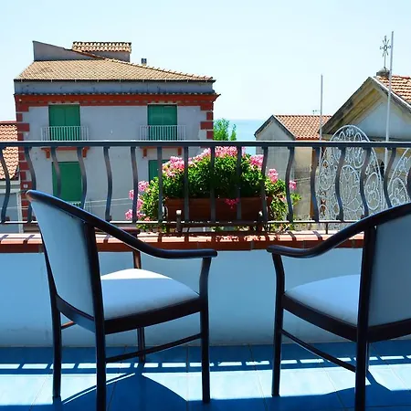 Donna Alda Capitello Dal 2012 فيلاماري
