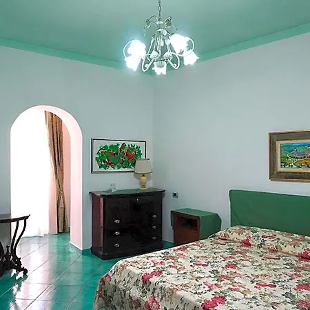 Donna Alda Capitello Dal 2012 Bed & Breakfast Villammare